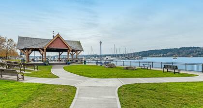 Downtown, Waterfront Condo with High-Speed WiFi, Bay Views, and Washer/Dryer!