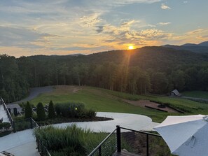 Property grounds - Dog friendly, 2/2 w/kings, Mtn view! Fire pit, Wifi, gas logs. Cherry Log MTN !! (Cherry Log)