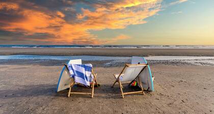 Sea Shell by AvantStay | Breezy Beachside Getaway w/ Rooftop Deck & 6 BRs