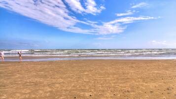Am Strand, Liegestühle, Strandtücher