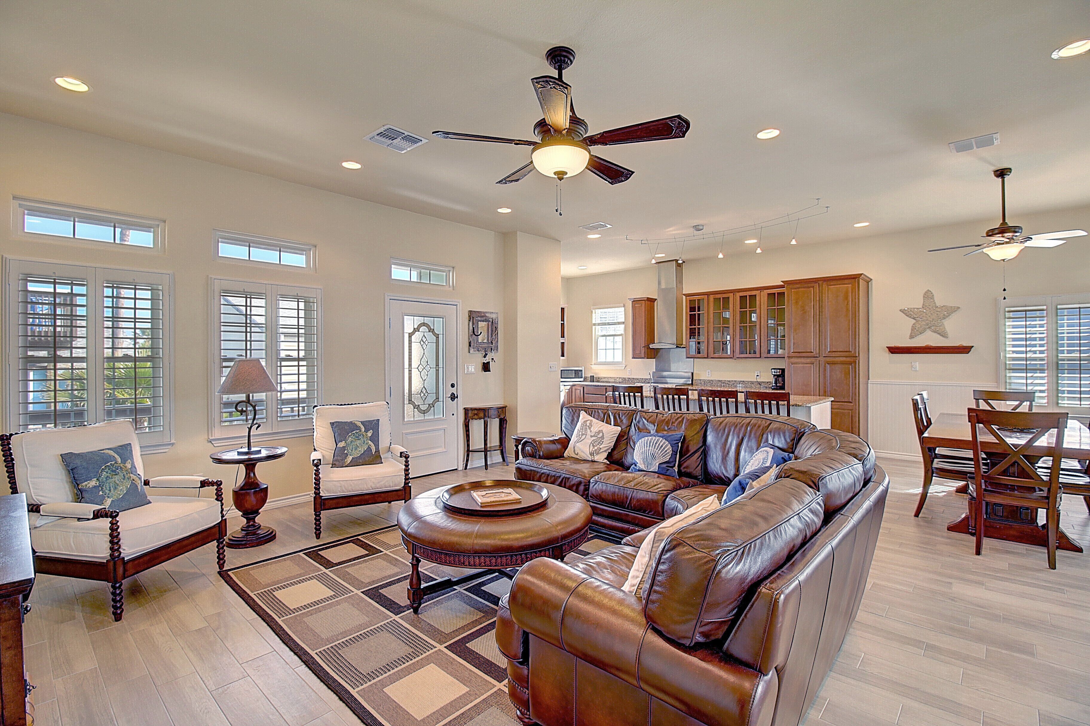 TV connectée, livres, chaîne hi-fi