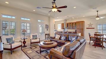 TV connectée, livres, chaßne hi-fi