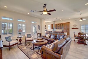 Smart TV, books, stereo