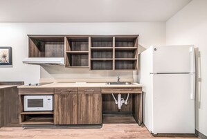 Escritorio y espacio para trabajar con un portátil