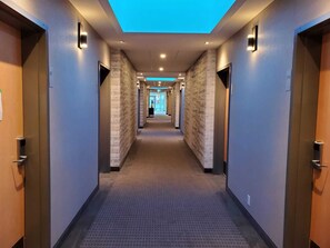 Hallway - Quality Inn (Nanaimo)