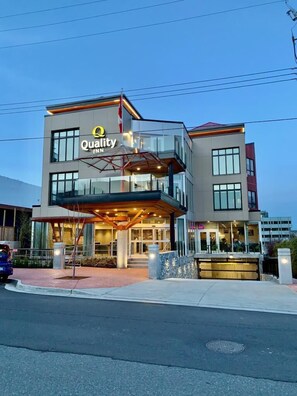Front of property - Quality Inn (Nanaimo)