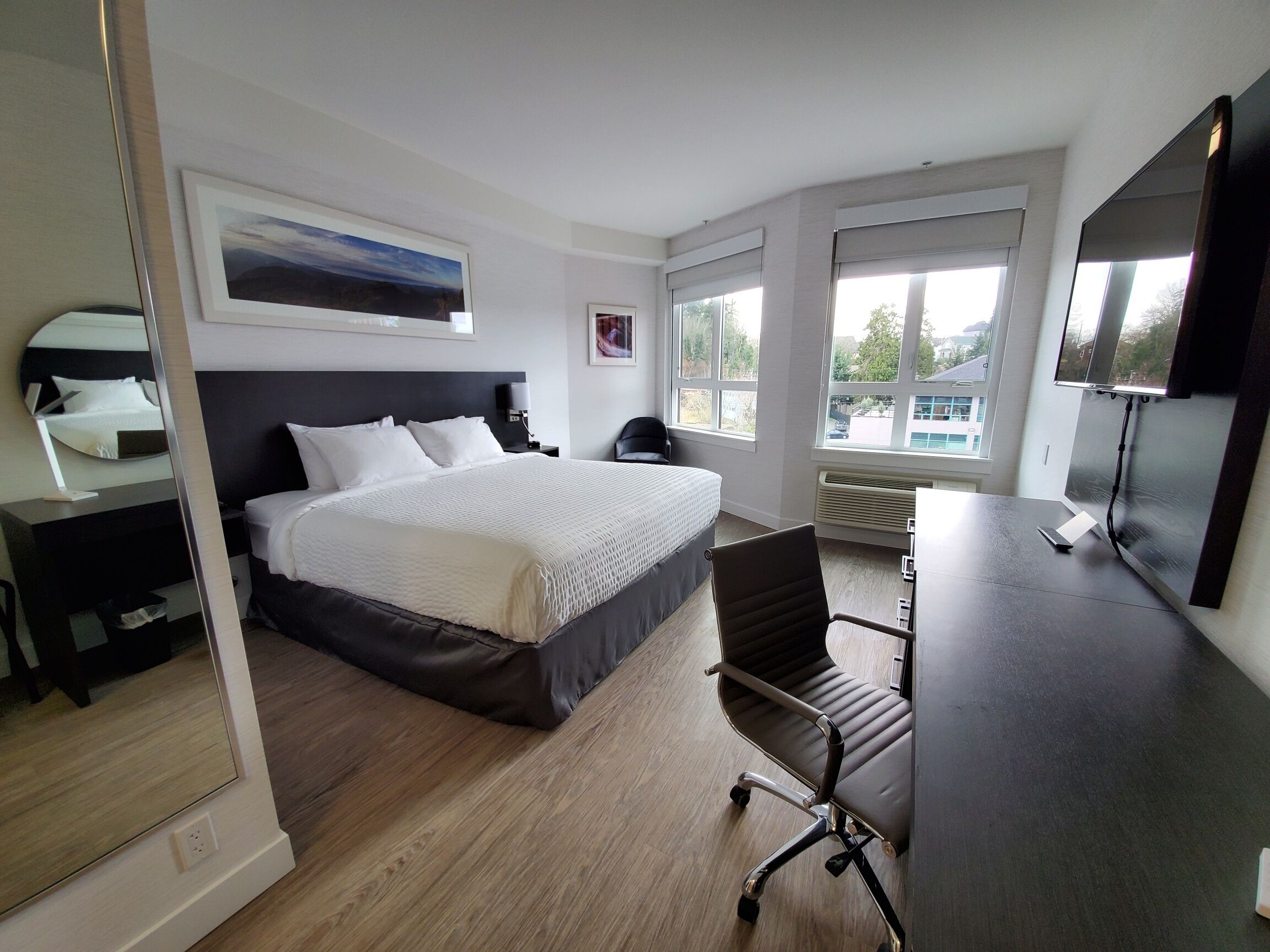 standard room, 1 king bed, non smoking | premium bedding, down duvets, pillow-top beds, individually decorated