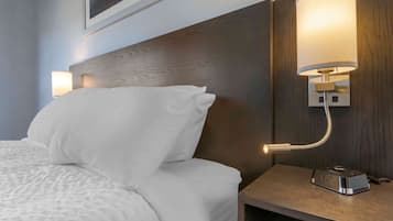 Room, 1 Queen Bed, Non Smoking | Premium bedding, down duvets, pillow-top beds, individually decorated