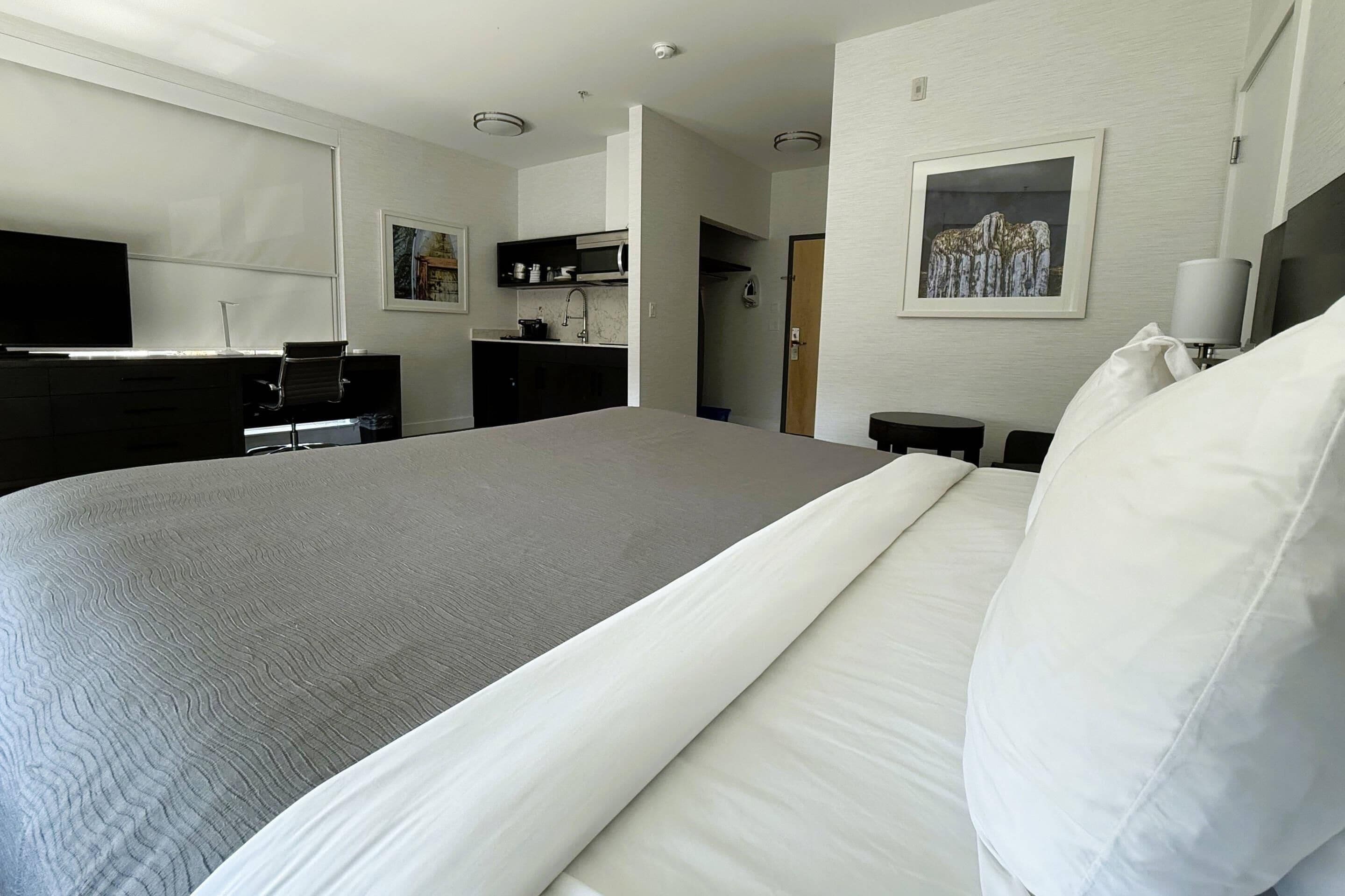 Room, 1 King Bed, Non Smoking (Efficiency) | Premium bedding, down duvets, pillow-top beds, individually decorated