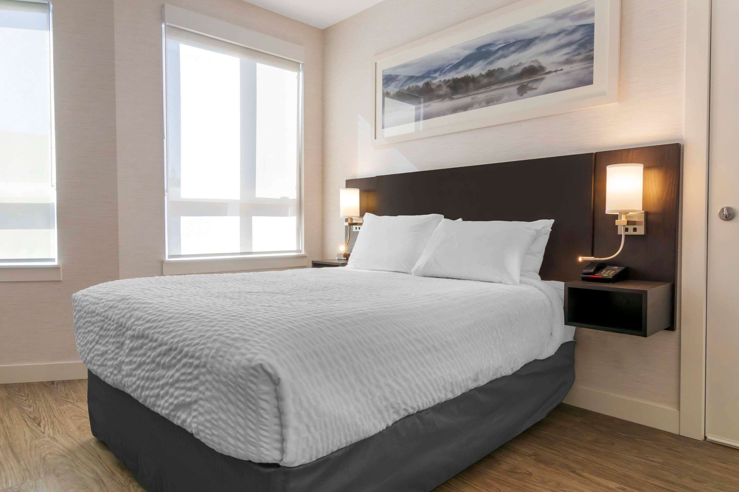 standard room, 1 queen bed, non smoking | premium bedding, down duvets, pillow-top beds, individually decorated