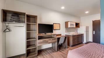 Fridge, microwave, stovetop