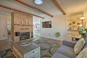 TV, fireplace - 327936 Hot Tub + Mtn Views: Woodland Park Gem (Woodland Park)