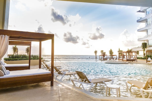 4 piscinas al aire libre, cabañas de piscina gratuitas, tumbonas