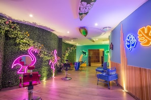 Salas para tratamentos a dois, sauna seca, banheira de hidromassagem