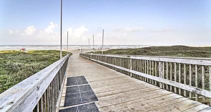 1st Floor 1 Bedroom Condo near Beach w/Pool!!