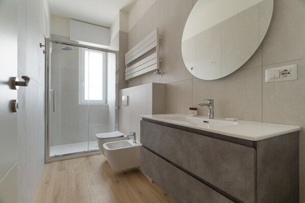 Regadera y bidet 
