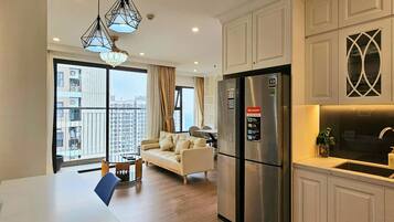 Apartamento Business, 2 habitaciones | Zona de estar | Televisión de pantalla plana de 47 pulgadas con canales por cable