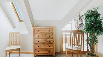 1 bedroom, iron/ironing board, internet, bed sheets