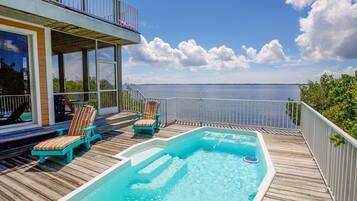 Alberca al aire libre y alberca climatizada