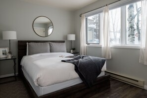 1 dormitorio, tabla de planchar con plancha, wifi y ropa de cama