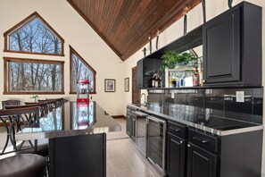 Fridge, microwave, oven, stovetop - Luxury in the Heart of Nemacolin, the Laurel Mountains Most Idyllic Resort Area. (Farmington)