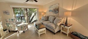 TV, fireplace, DVD player - Condo Near Coligny Circle, Beach, & New Park; all within 1 to 2 Blocks (Hilton Head Island)