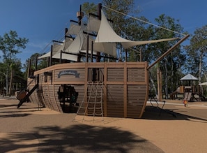 Children's area - Condo Near Coligny Circle, Beach, & New Park; all within 1 to 2 Blocks (Hilton Head Island)