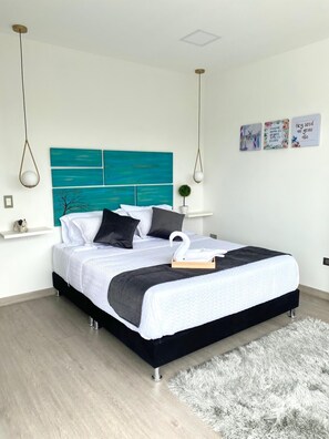 3 chambres, fer et planche à repasser, Wi-Fi, draps fournis