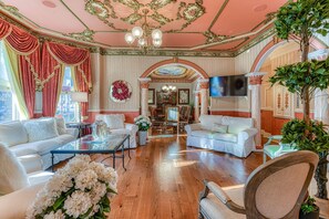 Smart TV, reproductor de DVD, libros y videoteca 