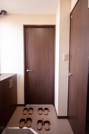 Cortinas blackout, tabla de planchar con plancha y wifi gratis 