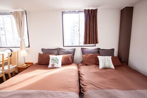 Cortinas blackout, tabla de planchar con plancha y wifi gratis