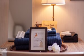 Pimennysverhot, silitysrauta/-lauta, ilmainen Wi-Fi, vuodevaatteet