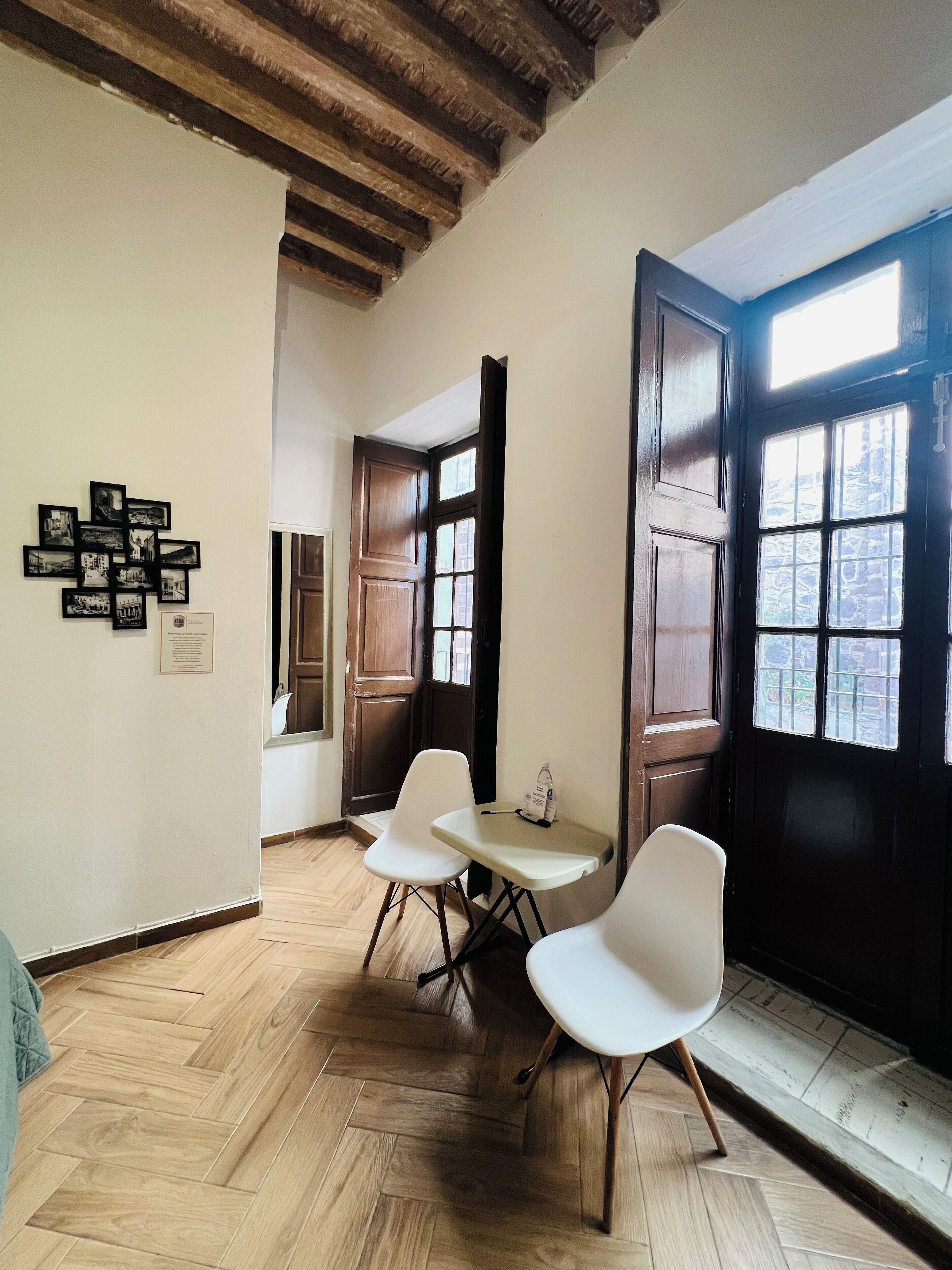 Deluxe Room | Iron/ironing board, free WiFi