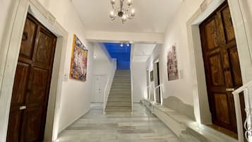 43-inch Smart TV with digital channels, TV, Netflix