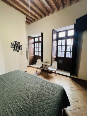 Deluxe Room | Iron/ironing board, free WiFi - Casa Universidad (Guanajuato)