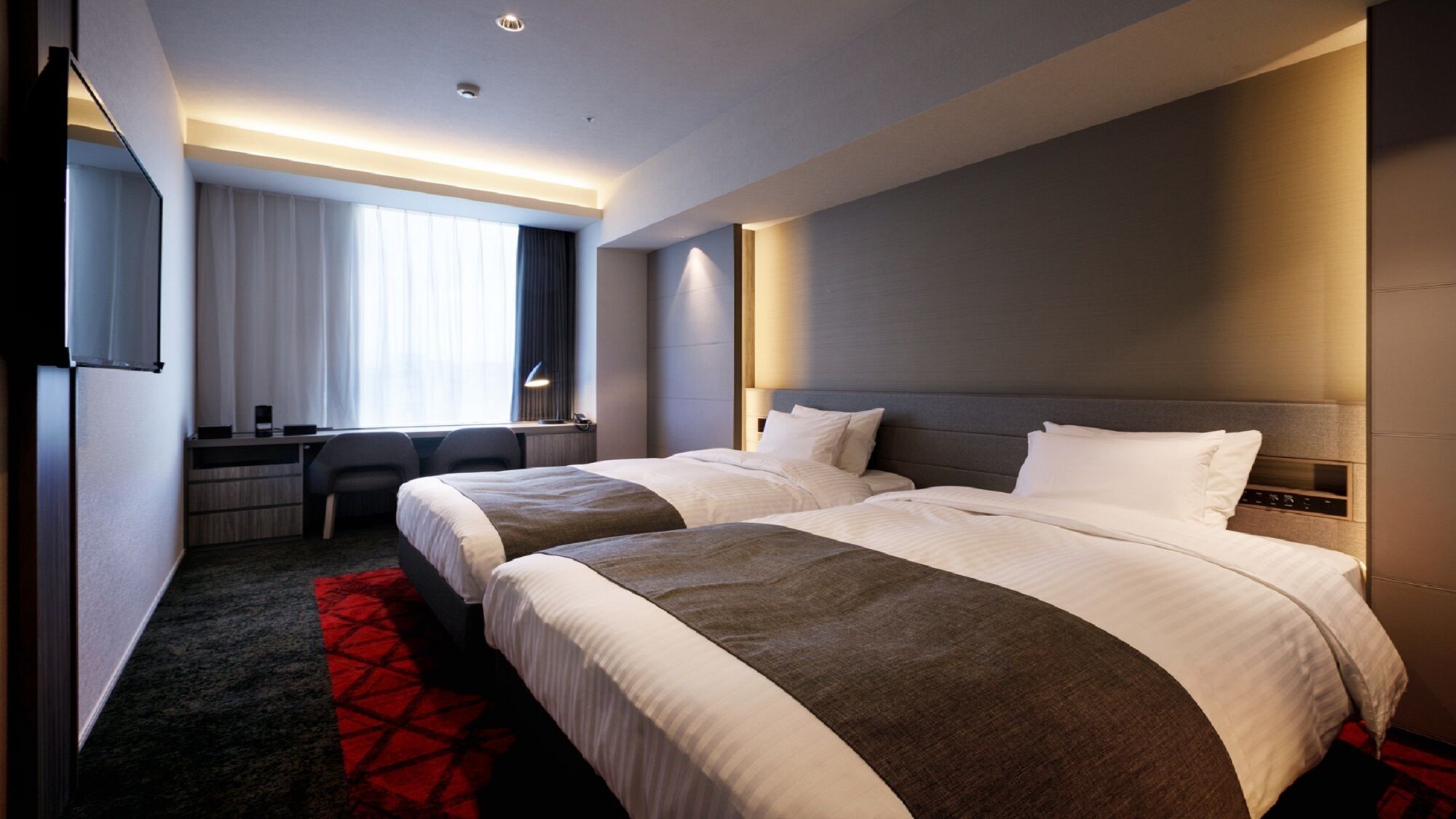 Down duvets, desk, free WiFi, bed sheets