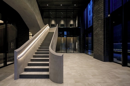 Lobby. Hotel JAL City Fukuoka Tenjin
