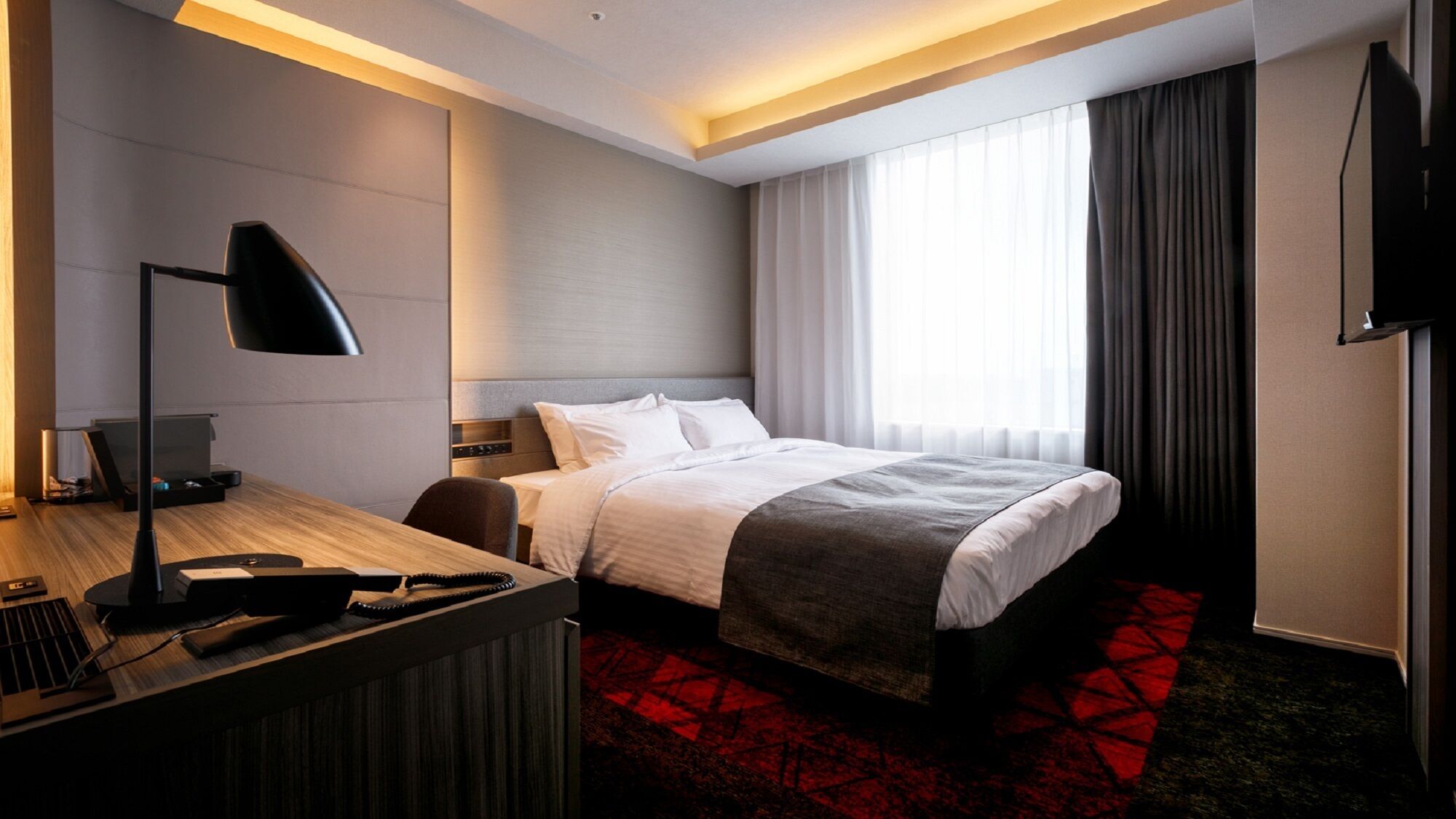 Down duvets, desk, free WiFi, bed sheets