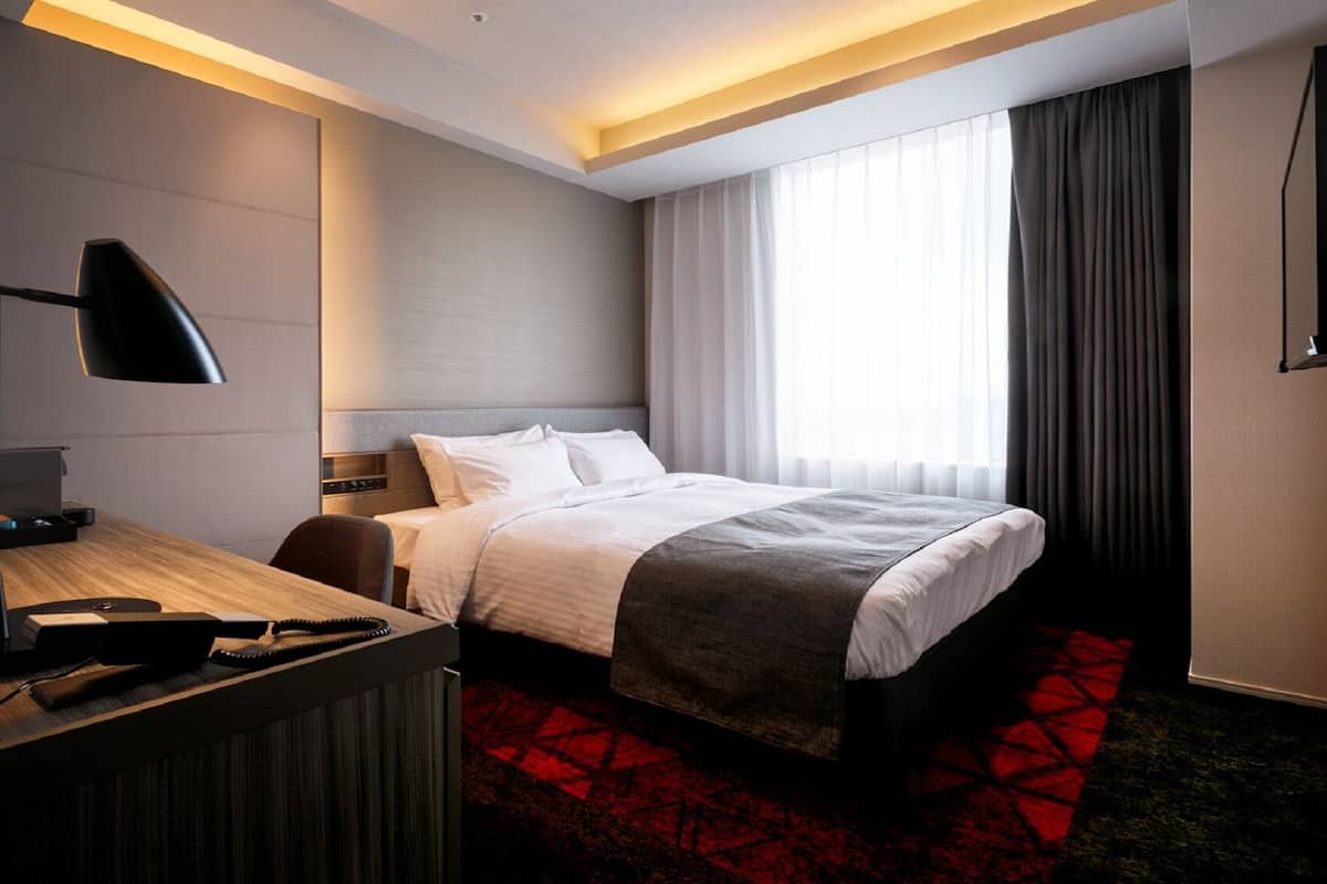 Down duvets, desk, free WiFi, bed sheets