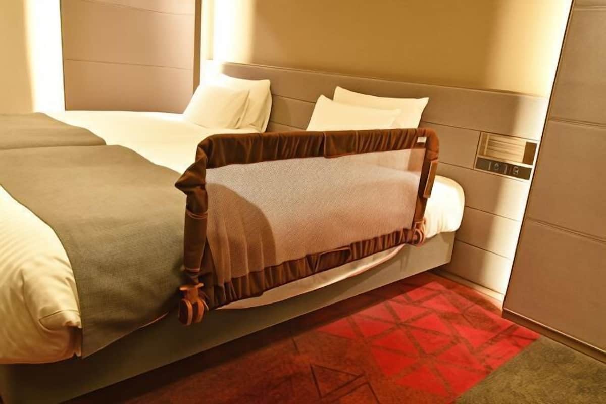 1 bedroom, down duvets, desk, free WiFi