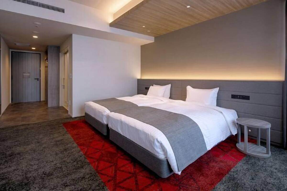 1 bedroom, down duvets, desk, free WiFi