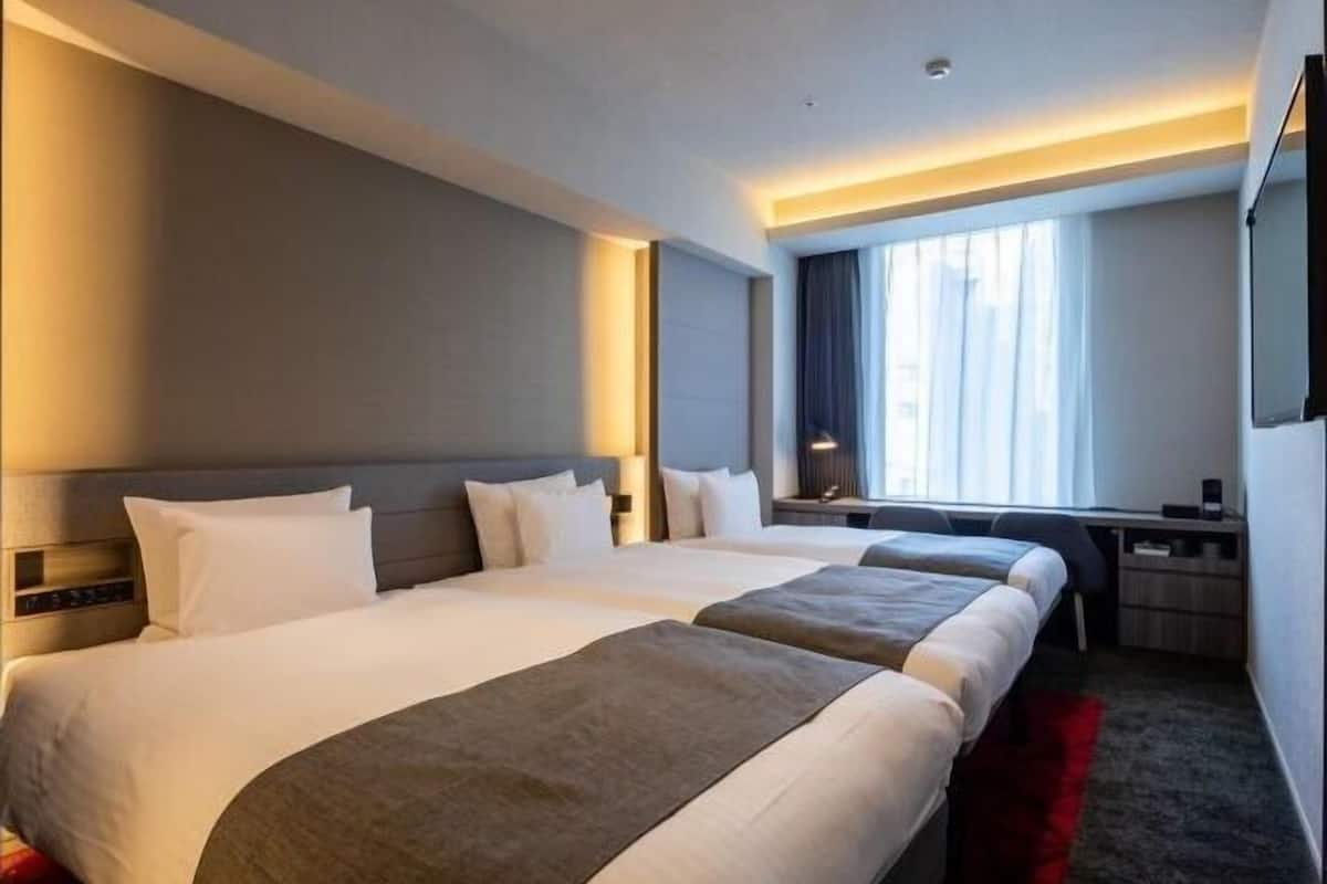 Down comforters, desk, free WiFi, bed sheets