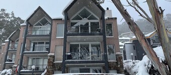 Snowman 3 Center Village. Spectacular views and undercover parking