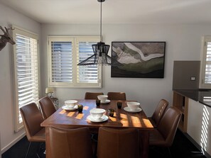 Dining - Snowman 3 Luxury stay Central Village & Parking. (Thredbo)
