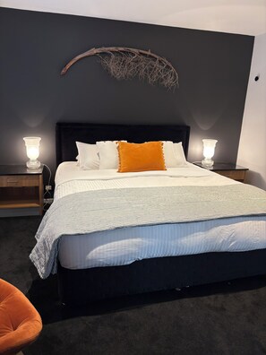 2 bedrooms, free WiFi, bed sheets - Snowman 3 Luxury stay Central Village & Parking. (Thredbo)