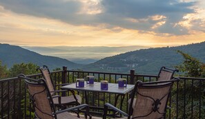 Outdoor dining - Spacious 5BR w/ epic views, 2 decks, game room, one-step entry, family-friendly! (Massanutten)