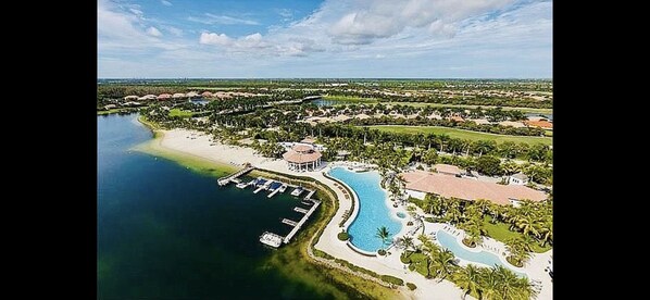 A heated pool - Luxury resort rental (Fort Myers)