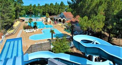 3 Bed - Sleeps 6 - Air-Con - Free Parking