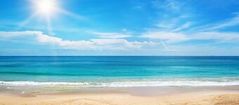 3 Bed - Sleeps 6 - Air-Con - Free Parking