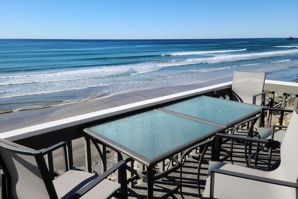Top level balcony on the ocean
